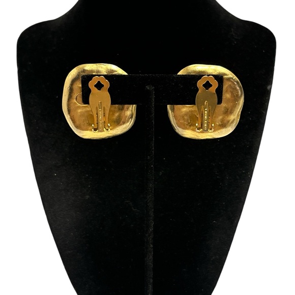 🛍️ 3 for $25 🛍️ Vintage Norma Jean Brushed Gold Tone Clip Earrings 1-7/16” - Picture 2 of 7